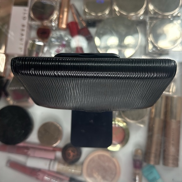 Louis Vuitton Diary Cover Black Epi Leather - Picture 4 of 8